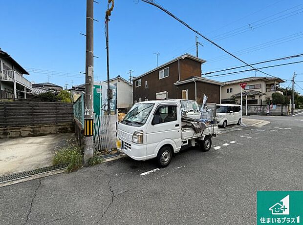 周辺は落ち着いた街並みの住宅地!子育てがしやすい住環境です!まだ未完成ですが、現地でしかわからない事もございます。是非一度ご覧ください。