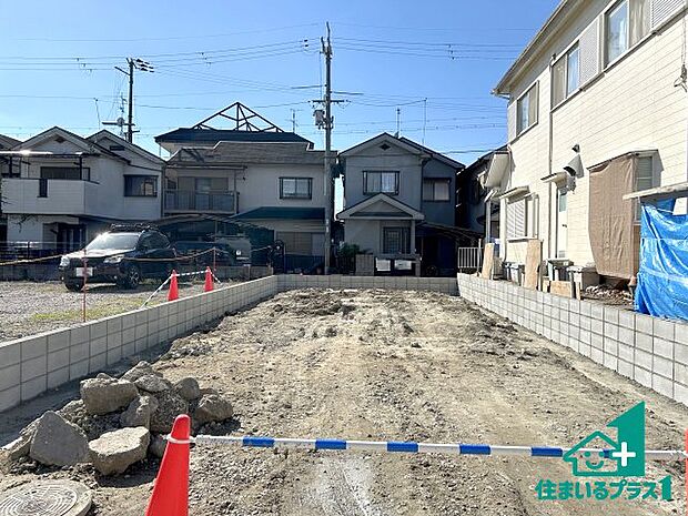 周辺は落ち着いた街並みの住宅地！子育てがしやすい住環境です！まだ未完成ですが、現地でしかわからない事もございます。是非一度ご覧ください。