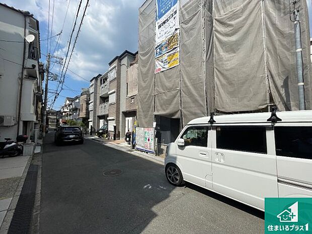 周辺は落ち着いた街並みの住宅地!子育てがしやすい住環境です!まだ未完成ですが、現地でしかわからない事もございます。是非一度ご覧ください。