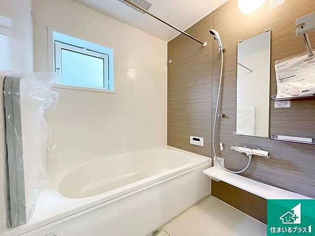 【浴室】半身入浴大型浴槽、カラット床