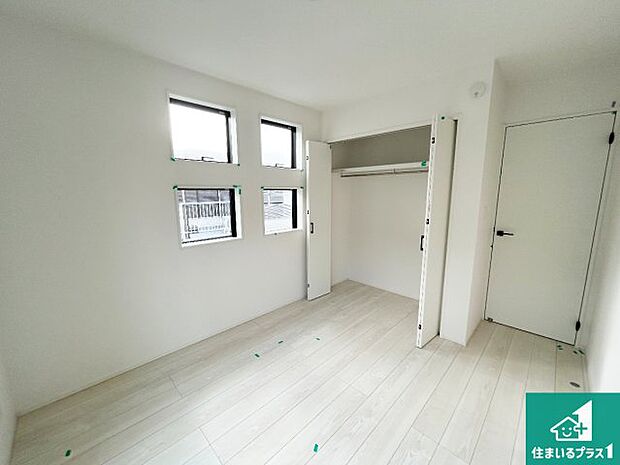 【洋室】シンプルな洋室は、自分好みのインテリアが楽しめます♪ご家族とインテリアや家具を選びに行くのは新築購入時の醍醐味の一つです。ぜひお楽しみください♪