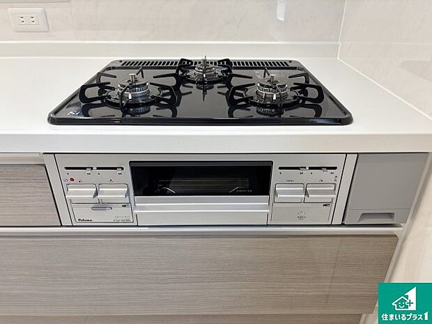 【コンロ】ダブル高火力Ｓｉセンサー付きコンロ！３口あるので、まとめて料理をする時も大活躍！