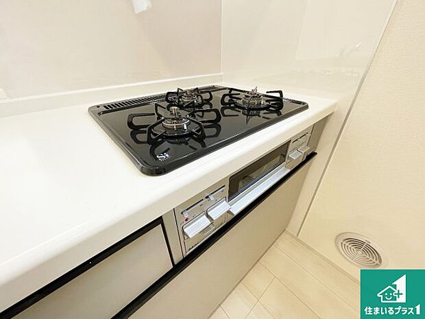 【コンロ】ダブル高火力Siセンサー付きコンロ!3口あるので、まとめて料理をする時も大活躍!