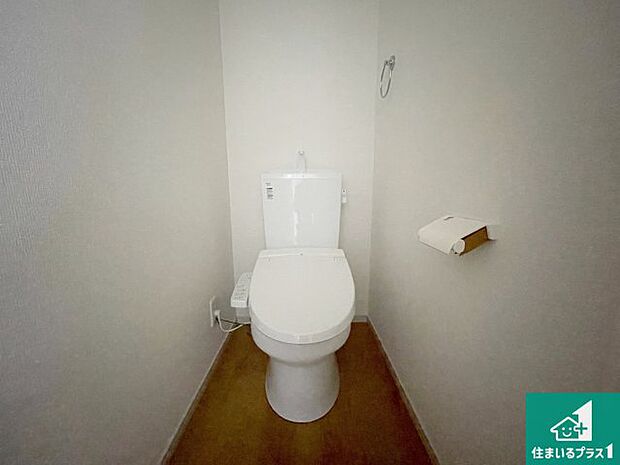 【トイレ】1・2階の2ヶ所にあるので、朝の忙しい時間の順番待ちもなく、深夜の利用にも大変便利です。