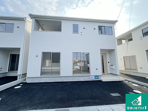 【外観】安心の10年保証!外観を美しく保ち、雨水で汚れを落とします!気になることがありましたら、お気軽にお問い合わせください!