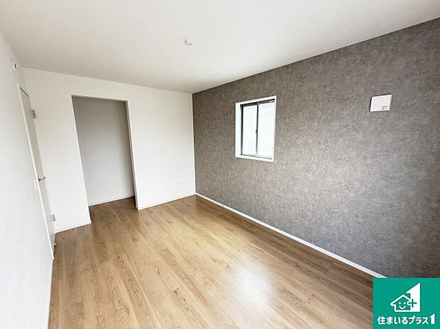 【洋室】シンプルな洋室は、自分好みのインテリアが楽しめます♪ご家族とインテリアや家具を選びに行くのは新築購入時の醍醐味の一つです。ぜひお楽しみください♪