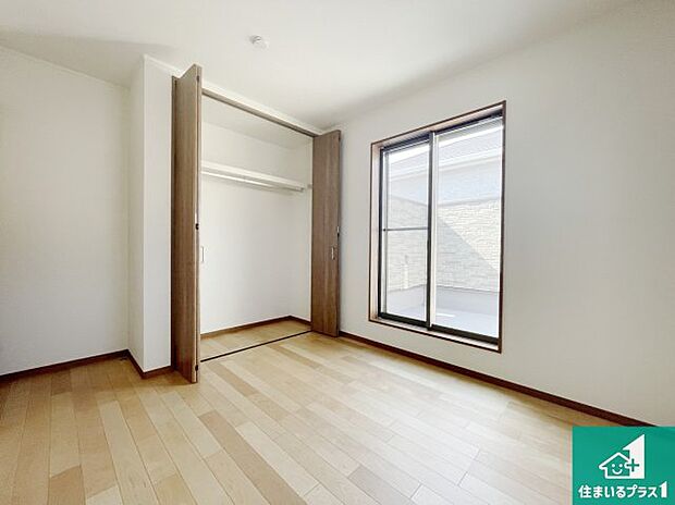 【洋室】シンプルな洋室は、自分好みのインテリアが楽しめます♪ご家族とインテリアや家具を選びに行くのは新築購入時の醍醐味の一つです。ぜひお楽しみください♪