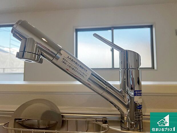 【キッチン水栓】浄水器を内蔵!炊飯時、お茶を作る時に安心してお水を使えます!お湯と冷水、浄水と原水、シャワーの切替えもワンタッチです!