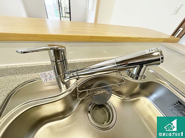 【キッチン水栓】浄水器を内蔵！炊飯時、お茶を作る時に安心してお水を使えます！お湯と冷水、浄水と原水、シャワーの切替えもワンタッチです！
