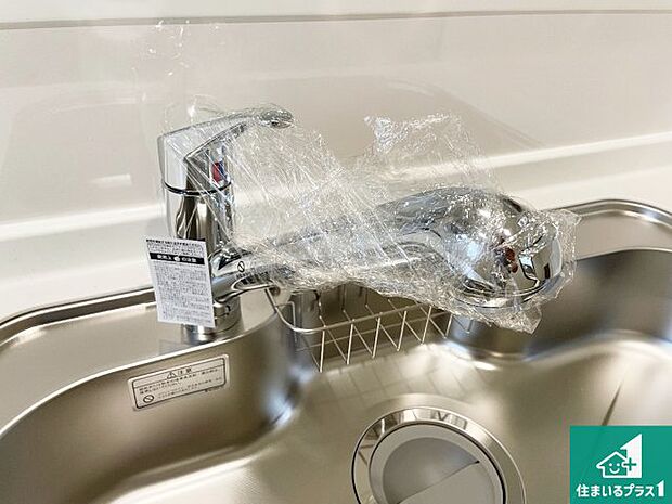 【キッチン水栓】浄水器を内蔵!炊飯時、お茶を作る時に安心してお水を使えます!お湯と冷水、浄水と原水、シャワーの切替えもワンタッチです!