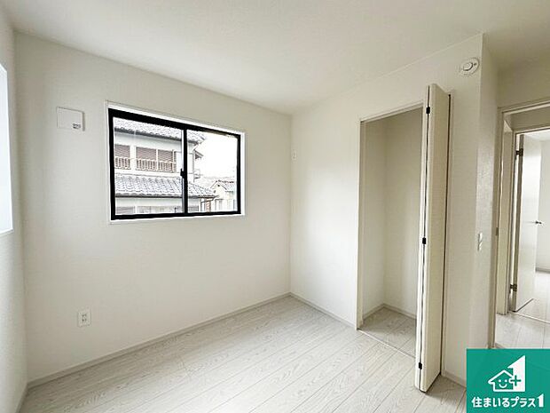 【洋室】収納スペースが充実しているので子供の成長に合わせてたくさん収納ができます!家族構成に合わせた様々な活用ができる収納!