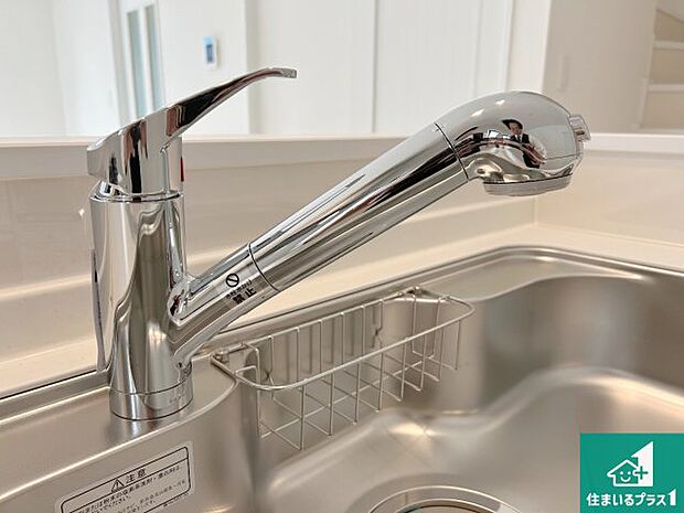 【キッチン水栓】浄水器を内蔵！炊飯時、お茶を作る時に安心してお水を使えます！お湯と冷水、浄水と原水、シャワーの切替えもワンタッチです！