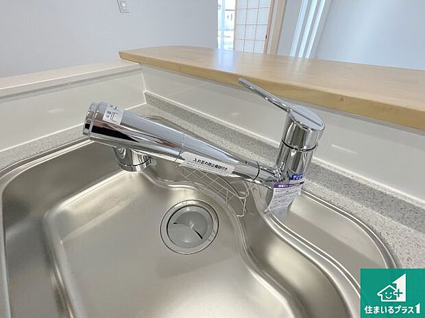 【キッチン水栓】浄水器を内蔵!炊飯時、お茶を作る時に安心してお水を使えます!お湯と冷水、浄水と原水、シャワーの切替えもワンタッチです!