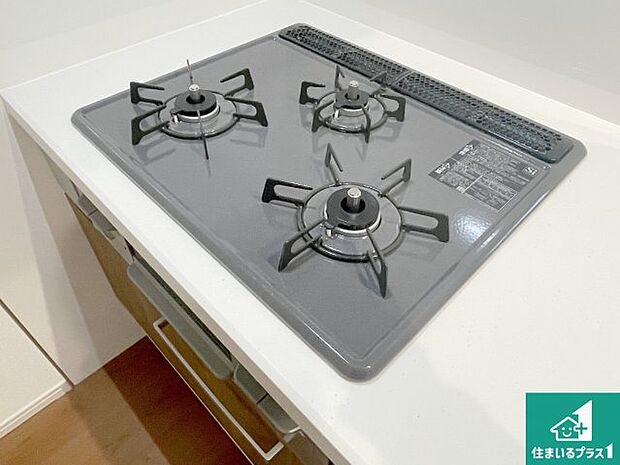 【コンロ】ダブル高火力Ｓｉセンサー付きコンロ！３口あるので、まとめて料理をする時も大活躍！