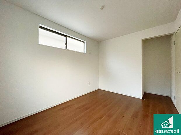 【洋室】シンプルな洋室は、自分好みのインテリアが楽しめます♪ご家族とインテリアや家具を選びに行くのは新築購入時の醍醐味の一つです。ぜひお楽しみください♪