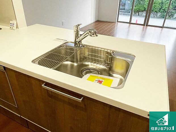 【シンク】浄水器を内蔵!炊飯時、お茶を作る時に安心してお水を使えます!お湯と冷水、浄水と原水、シャワーの切替えもワンタッチです!