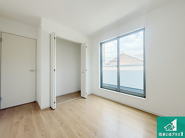 【洋室】シンプルな洋室は、自分好みのインテリアが楽しめます♪ご家族とインテリアや家具を選びに行くのは新築購入時の醍醐味の一つです。ぜひお楽しみください♪