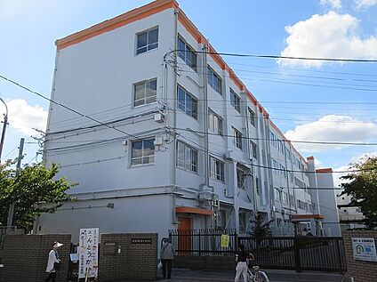 高槻市立第六中学校 徒歩1040m