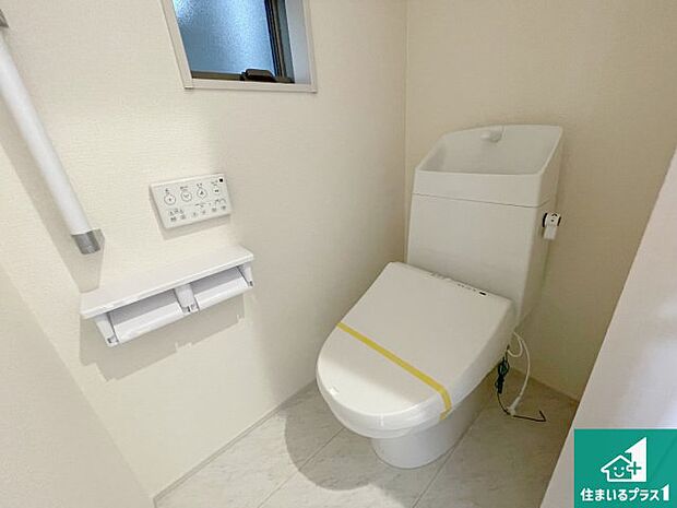 【トイレ】1・2階の2ヶ所にあるので、朝の忙しい時間の順番待ちもなく、深夜の利用にも大変便利です。