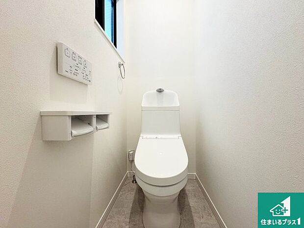 【トイレ】1・2階の2ヶ所にあるので、朝の忙しい時間の順番待ちもなく、深夜の利用にも大変便利です。