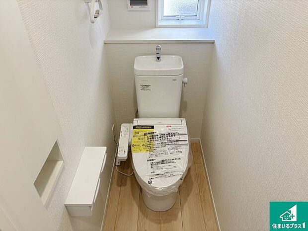 【トイレ】1・2階の2ヶ所にあるので、朝の忙しい時間の順番待ちもなく、深夜の利用にも大変便利です。