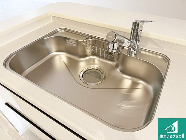 【キッチン水栓】浄水器を内蔵!炊飯時、お茶を作る時に安心してお水を使えます!お湯と冷水、浄水と原水、シャワーの切替えもワンタッチです!