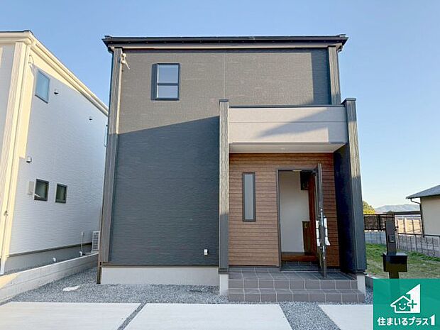 【外観】安心の10年保証！外観を美しく保ち、雨水で汚れを落とします！気になることがありましたら、お気軽にお問い合わせください！