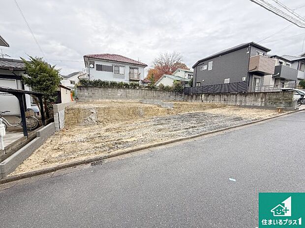 【外観】周辺は落ち着いた街並みの住宅地！子育てがしやすい住環境です！まだ未完成ですが、現地でしかわからない事もございます。是非一度ご覧ください。