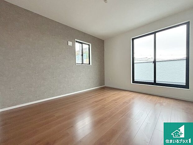 【洋室】シンプルな洋室は、自分好みのインテリアが楽しめます♪ご家族とインテリアや家具を選びに行くのは新築購入時の醍醐味の一つです。ぜひお楽しみください♪