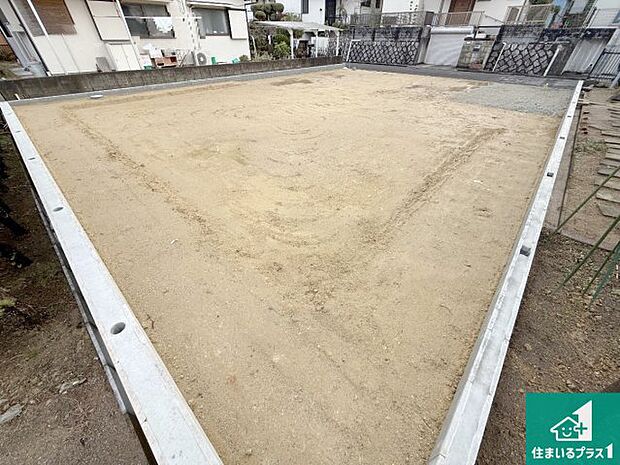 【外観】周辺は落ち着いた街並みの住宅地！子育てがしやすい住環境です！まだ未完成ですが、現地でしかわからない事もございます。是非一度ご覧ください。