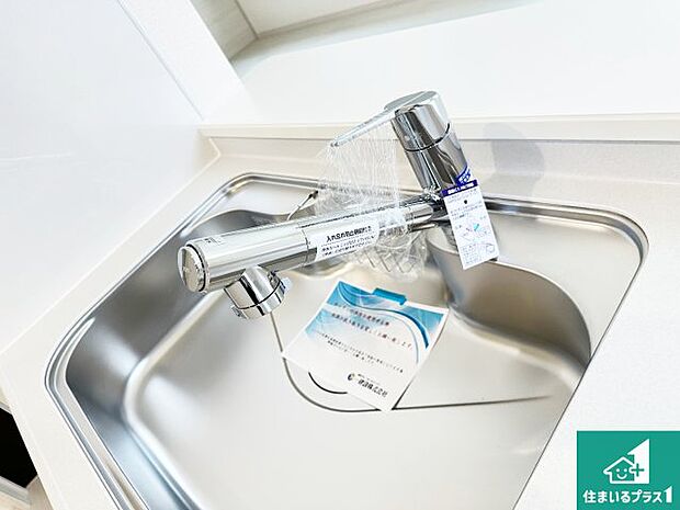 【キッチン水栓】浄水器を内蔵!炊飯時、お茶を作る時に安心してお水を使えます!お湯と冷水、浄水と原水、シャワーの切替えもワンタッチです!