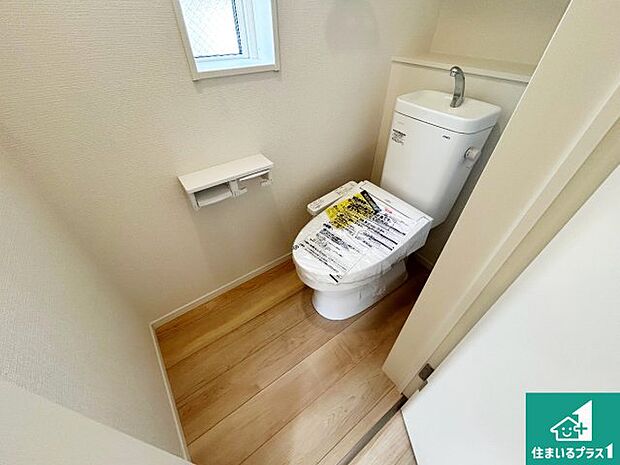 【トイレ】1・2階の2ヶ所にあるので、朝の忙しい時間の順番待ちもなく、深夜の利用にも大変便利です。