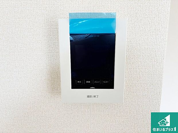 【カラーモニターインターホン】声だけでなく来訪者の姿や顔がモニターで確認できるので、小さなお子様がいらっしゃるご家庭でも安心できます!