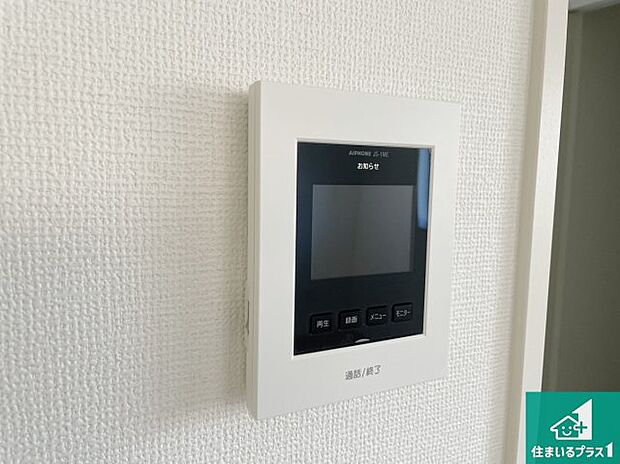 【カラーモニターインターホン】声だけでなく来訪者の姿や顔がモニターで確認できるので、小さなお子様がいらっしゃるご家庭でも安心できます！