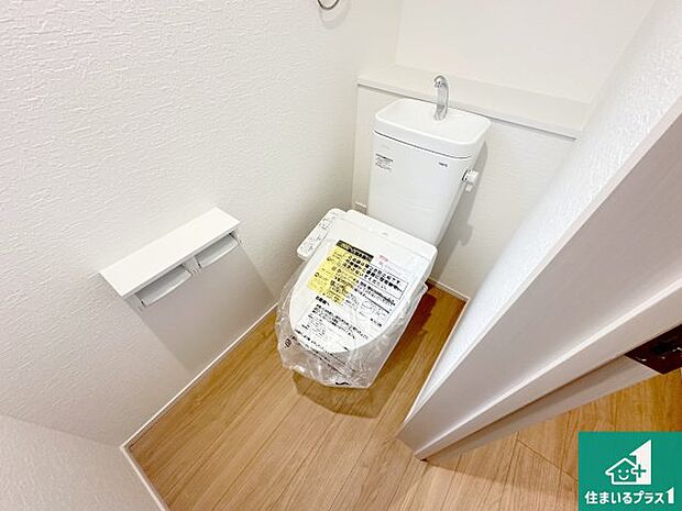 【トイレ】1・2階の2ヶ所にあるので、朝の忙しい時間の順番待ちもなく、深夜の利用にも大変便利です。