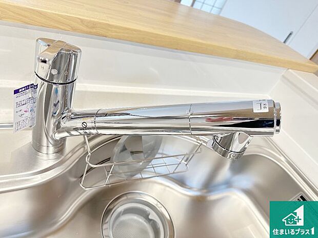 【キッチン水栓】浄水器を内蔵！炊飯時、お茶を作る時に安心してお水を使えます！お湯と冷水、浄水と原水、シャワーの切替えもワンタッチです！