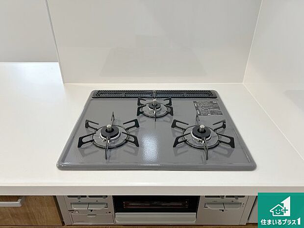 【コンロ】ダブル高火力Ｓｉセンサー付きコンロ！３口あるので、まとめて料理をする時も大活躍！