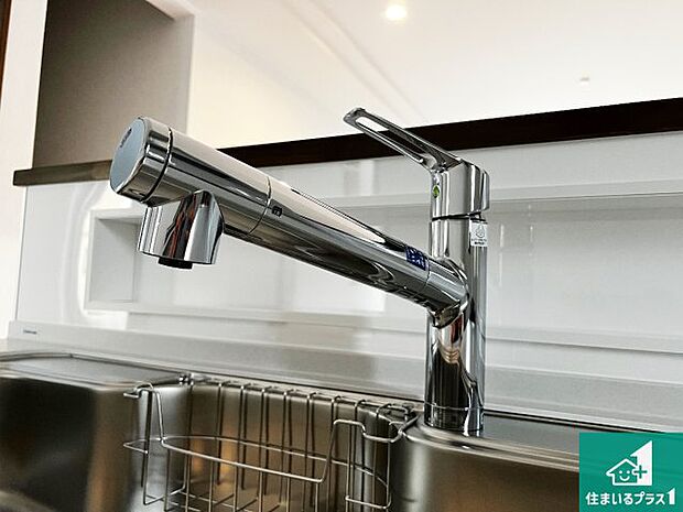 【キッチン水栓】浄水器を内蔵！炊飯時、お茶を作る時に安心してお水を使えます！お湯と冷水、浄水と原水、シャワーの切替えもワンタッチです！