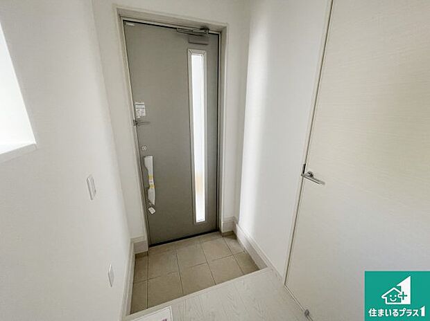 【玄関】シューズボックスにはたくさんの靴が収納できるので玄関周りはいつもスッキリ！ご家族が増えても安心！