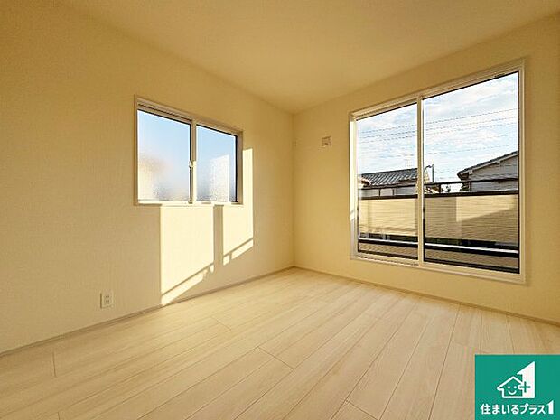 【洋室】シンプルな洋室は、自分好みのインテリアが楽しめます♪ご家族とインテリアや家具を選びに行くのは新築購入時の醍醐味の一つです。ぜひお楽しみください♪