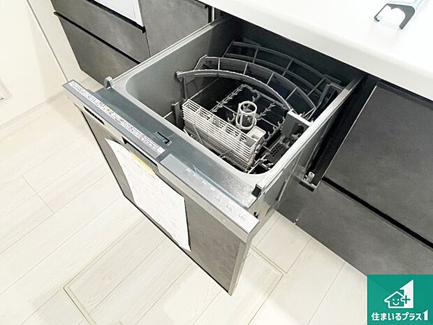 【食器洗い乾燥機】食事後の一仕事、食器洗いをボタン一つでお任せできちゃいます!場所を取らないビルトイン式なので、お料理スペースもしっかり確保!