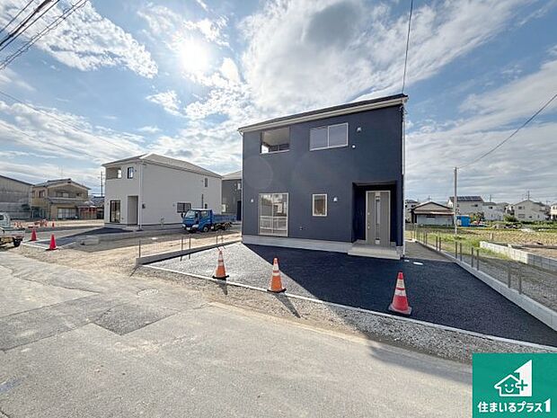 【外観】車通りの少ない前面道路!お子様がいらっしゃるご家族でも安心!