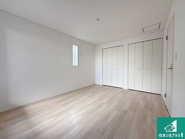 【洋室】シンプルな洋室は、自分好みのインテリアが楽しめます♪ご家族とインテリアや家具を選びに行くのは新築購入時の醍醐味の一つです。ぜひお楽しみください♪