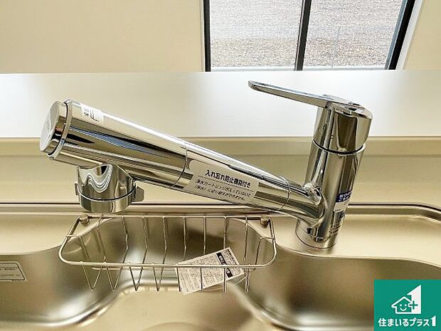 【キッチン水栓】浄水器を内蔵!炊飯時、お茶を作る時に安心してお水を使えます!お湯と冷水、浄水と原水、シャワーの切替えもワンタッチです!