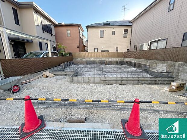 【外観】周辺は落ち着いた街並みの住宅地！子育てがしやすい住環境です！まだ未完成ですが、現地でしかわからない事もございます。是非一度ご覧ください。