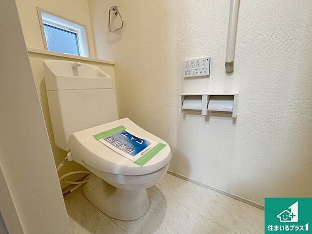 【トイレ】1・2階の2ヶ所にあるので、朝の忙しい時間の順番待ちもなく、深夜の利用にも大変便利です。