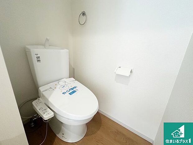 【トイレ】1・2階の2ヶ所にあるので、朝の忙しい時間の順番待ちもなく、深夜の利用にも大変便利です。