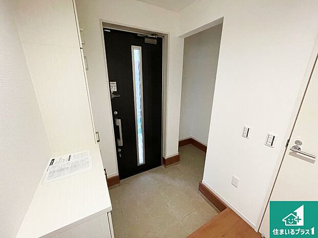 【玄関】シューズボックスにはたくさんの靴が収納できるので玄関周りはいつもスッキリ!ご家族が増えても安心!