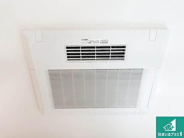 【浴室暖房乾燥機】四季を通して快適なバスライフをお手伝いする浴室暖房乾燥機!浴室の乾燥・暖房・涼風・換気はもちろん、24時間換気にも対応!