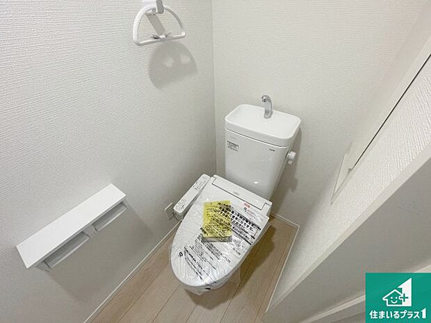 【トイレ】1・2階の2ヶ所にあるので、朝の忙しい時間の順番待ちもなく、深夜の利用にも大変便利です。